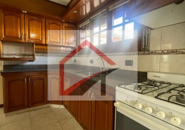 EXCELENTE PROPIEDAD- CASA + DPTO INTERNO